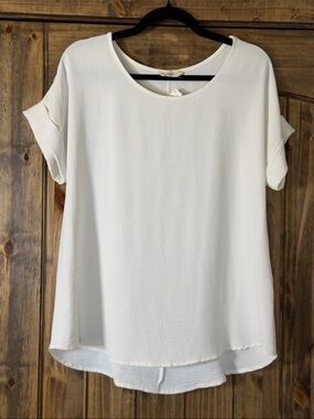 entro White Short Sleeve Scoop Neck Tee